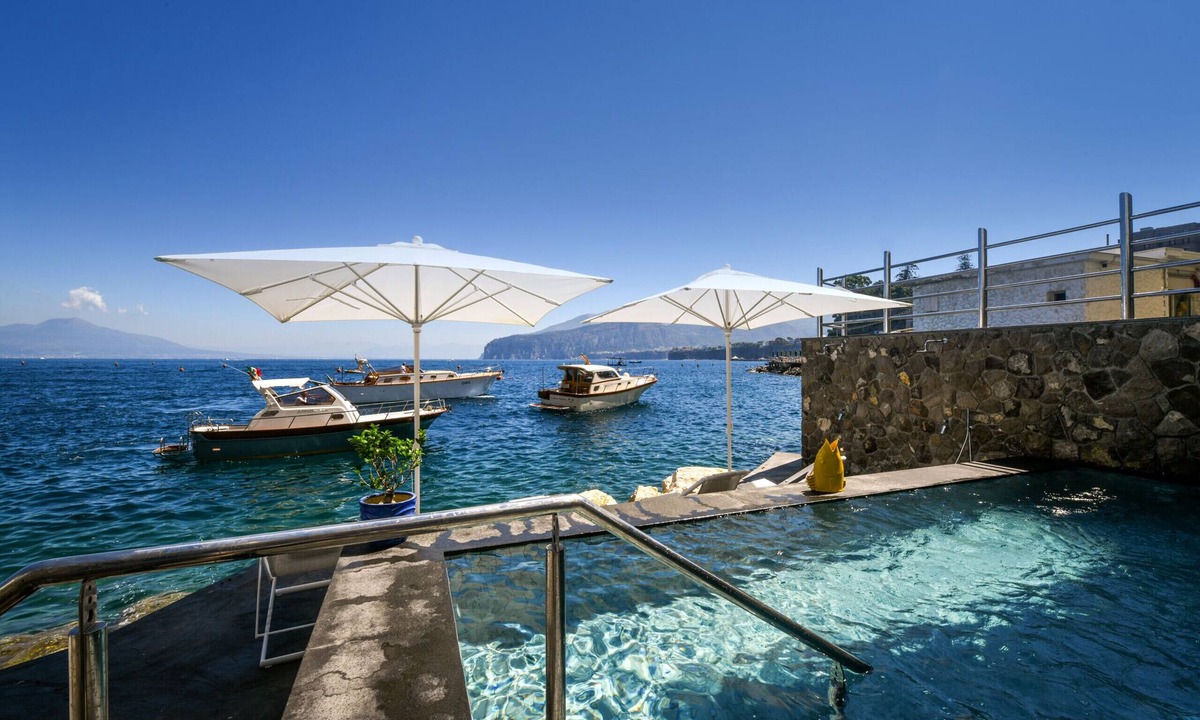 Sorrento City Centre Villa | AMORE RENTALS - Villa del Maggiore with Direct Access to the Sea, Sea View, Garden and Private Swimming Pool