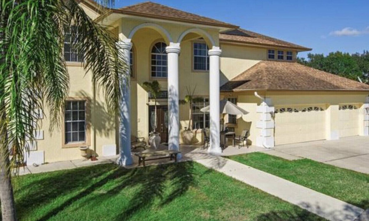 Kissimmee House | An Oasis of 4 bedrooms 4 baths with private pool