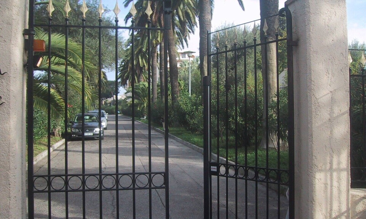 Antibes Apartment | apartment 90 m2 - 3/4 rooms . with sea view 160 ° . 20m2 sea terrace