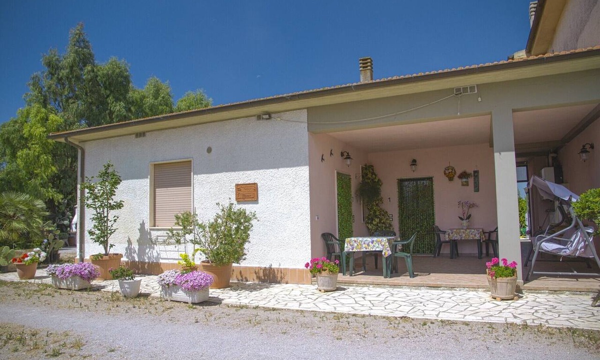Alberese Apartment | Apartment 'Appartamento 1' with Balcony, Wi-Fi and Air Conditioning