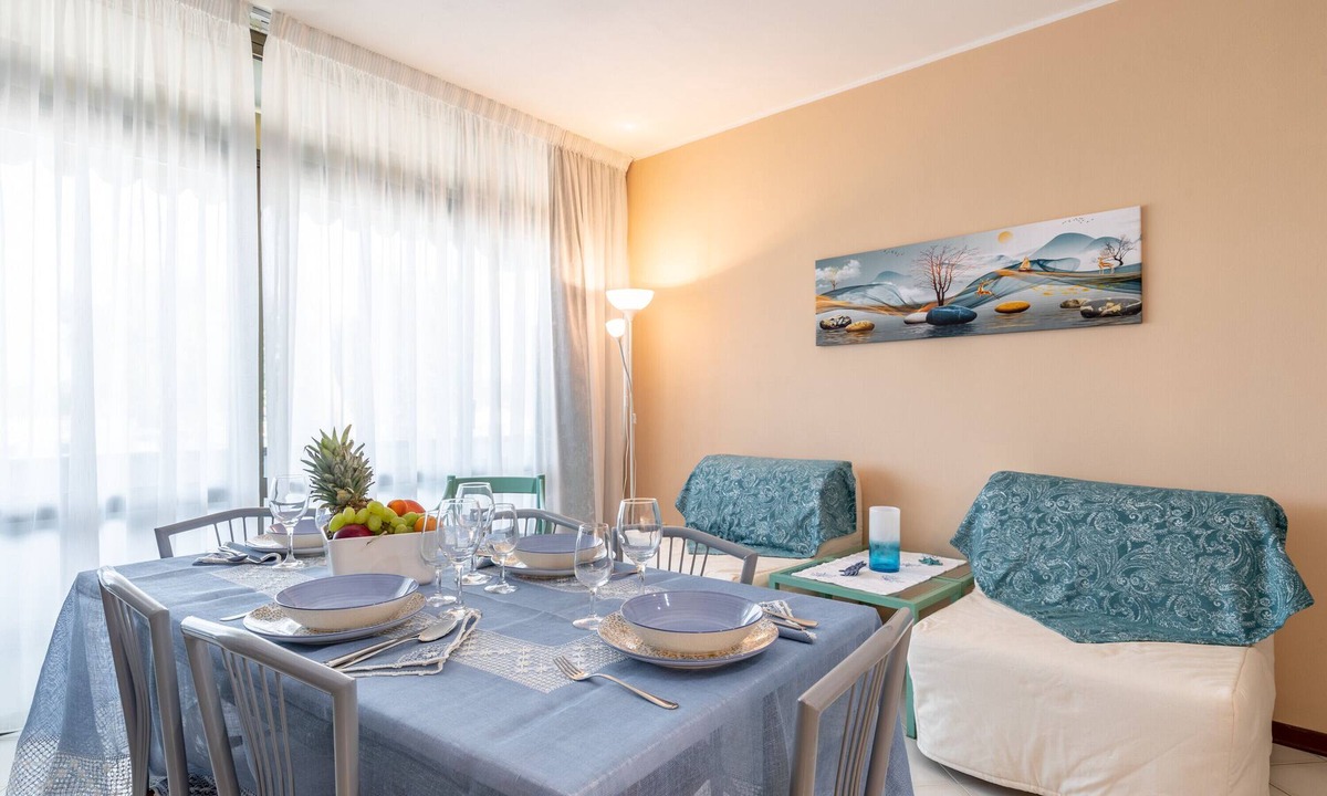 Marina di Pietrasanta Apartment | Apartment 'Casa Vacanza Marina Di Pietrasanta' with Mountain View, Wi-Fi and Air Conditioning