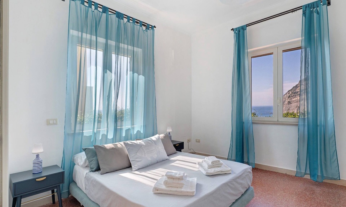 Meta Apartment | Apartment 'Ebbrezza Di Mare' with Sea View, Private Terrace, Air Conditioning, and Wi-Fi