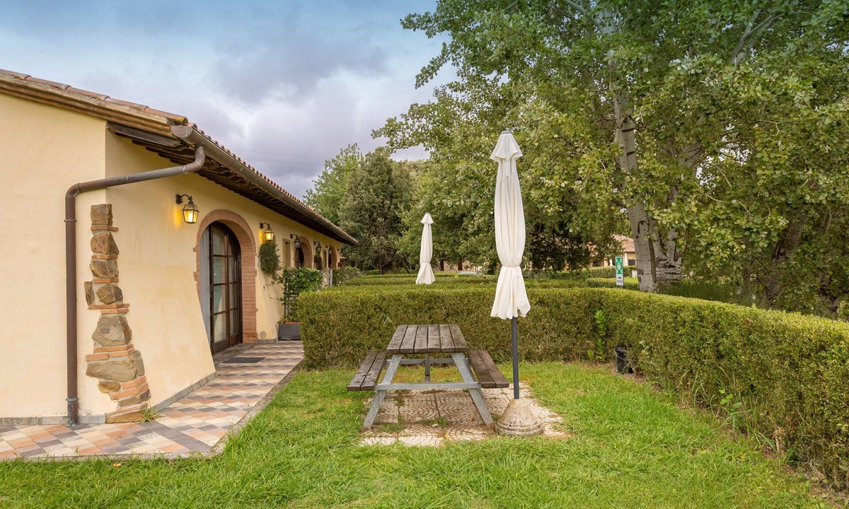 Santa Luce Apartment | Apartment 'Fiordaliso' with Shared Pool, Wi-Fi and Air Conditioning