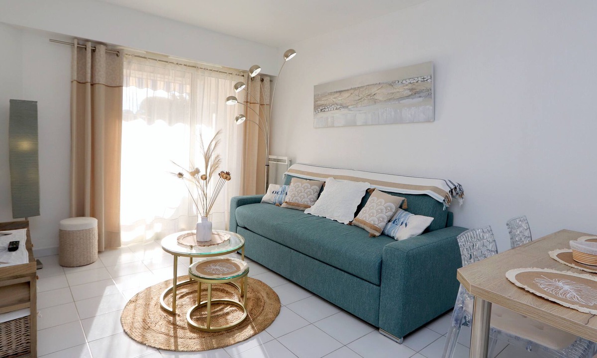 Saint-Raphael Apartment | Apartment for 4 by the sea, air-conditioned, Wifi, swimming pool and parking