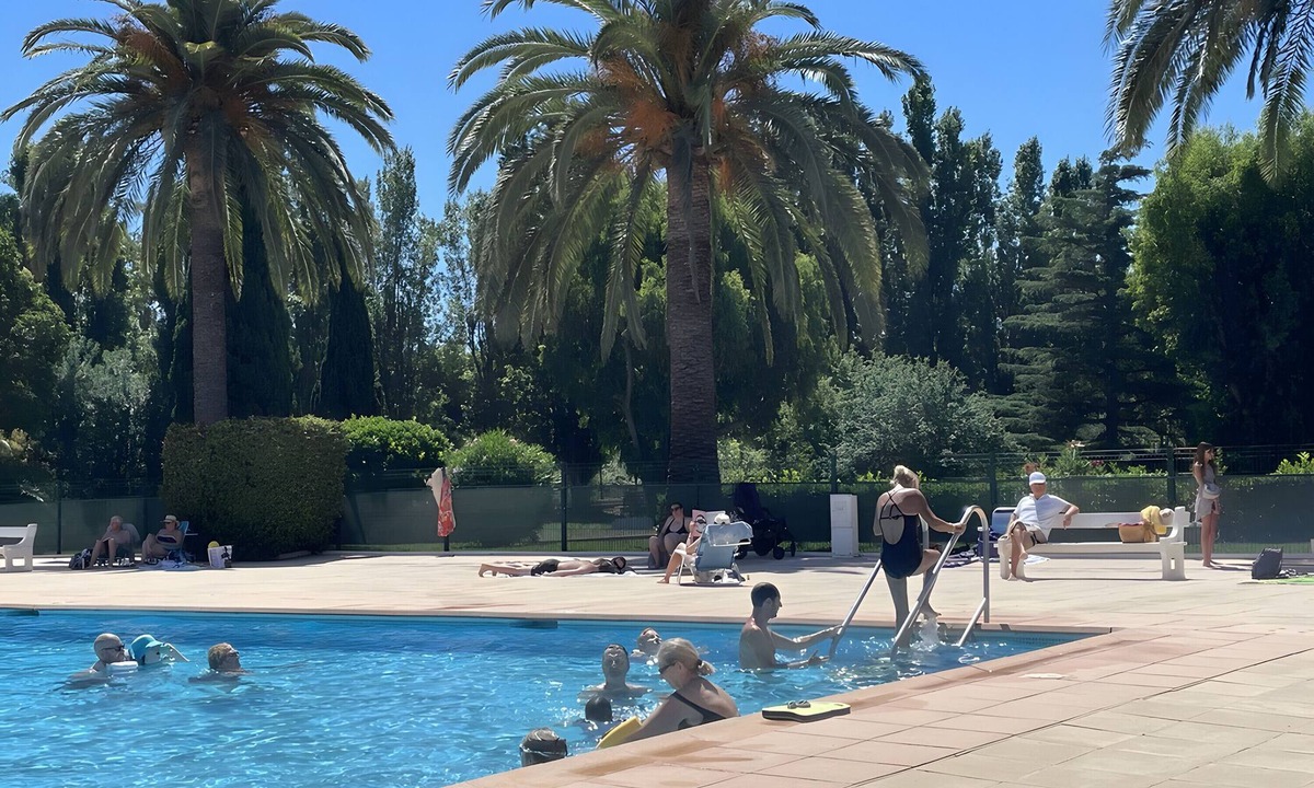 La Napoule Apartment | Apartment 'Pretty Flat in The Sun' with Mountain View, Shared Pool and Air Conditioning