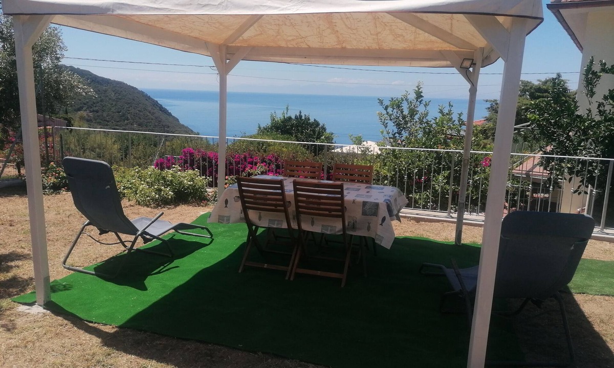 Patresi House | Apartment 'Il Rosmarino' with Sea View, Wi-Fi and Air Conditioning