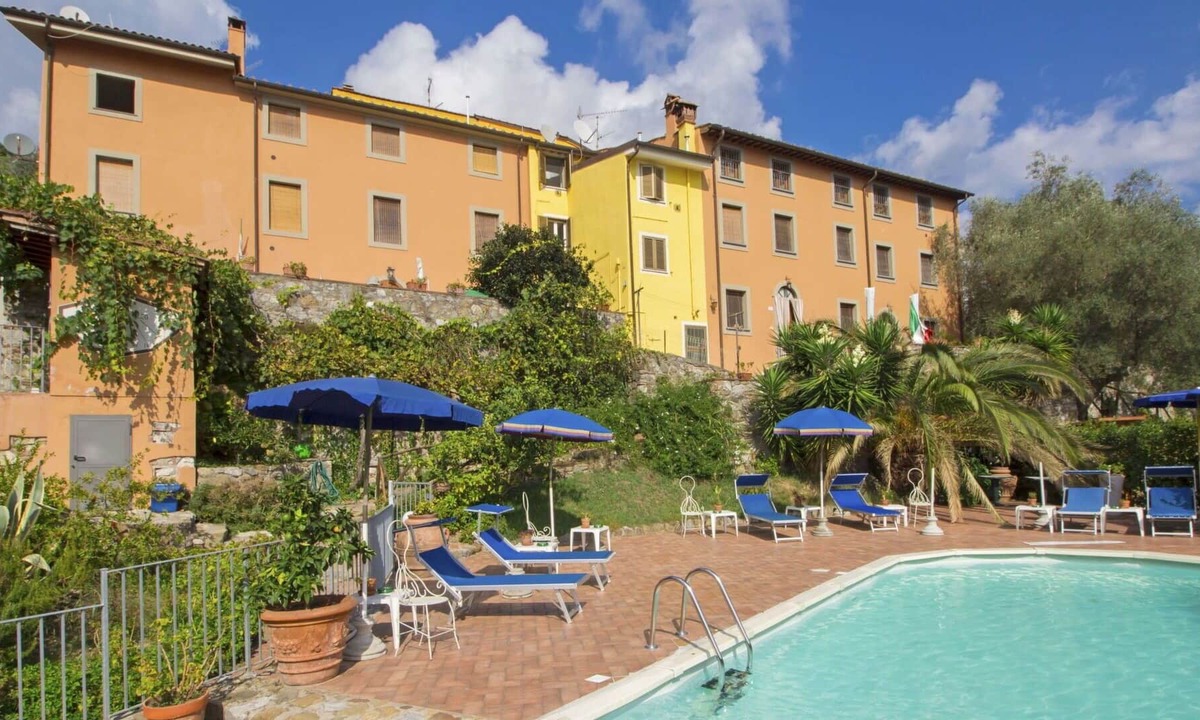 Massarosa House | Apartment in villa with pool, internet, TV, terrace, pets allowed, parking, close to Viareggio