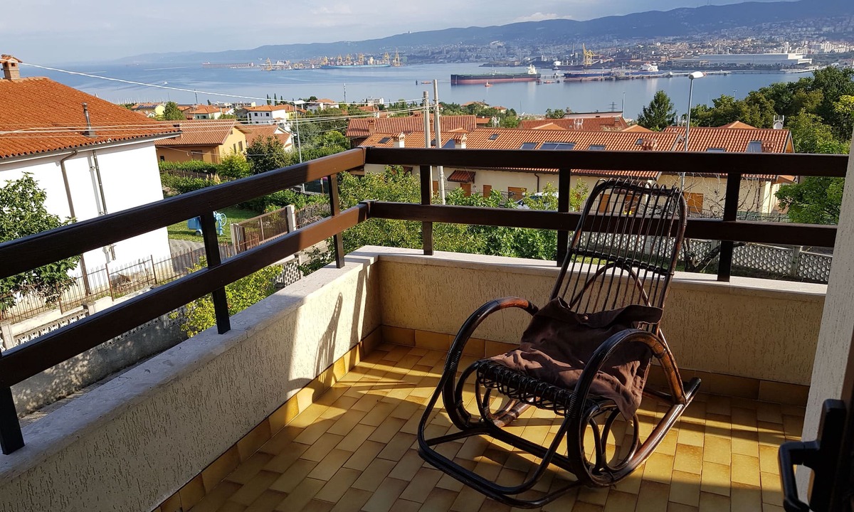 Muggia Villa | Apartment in villa with garden CIN IT032003C2BP5JM2B2