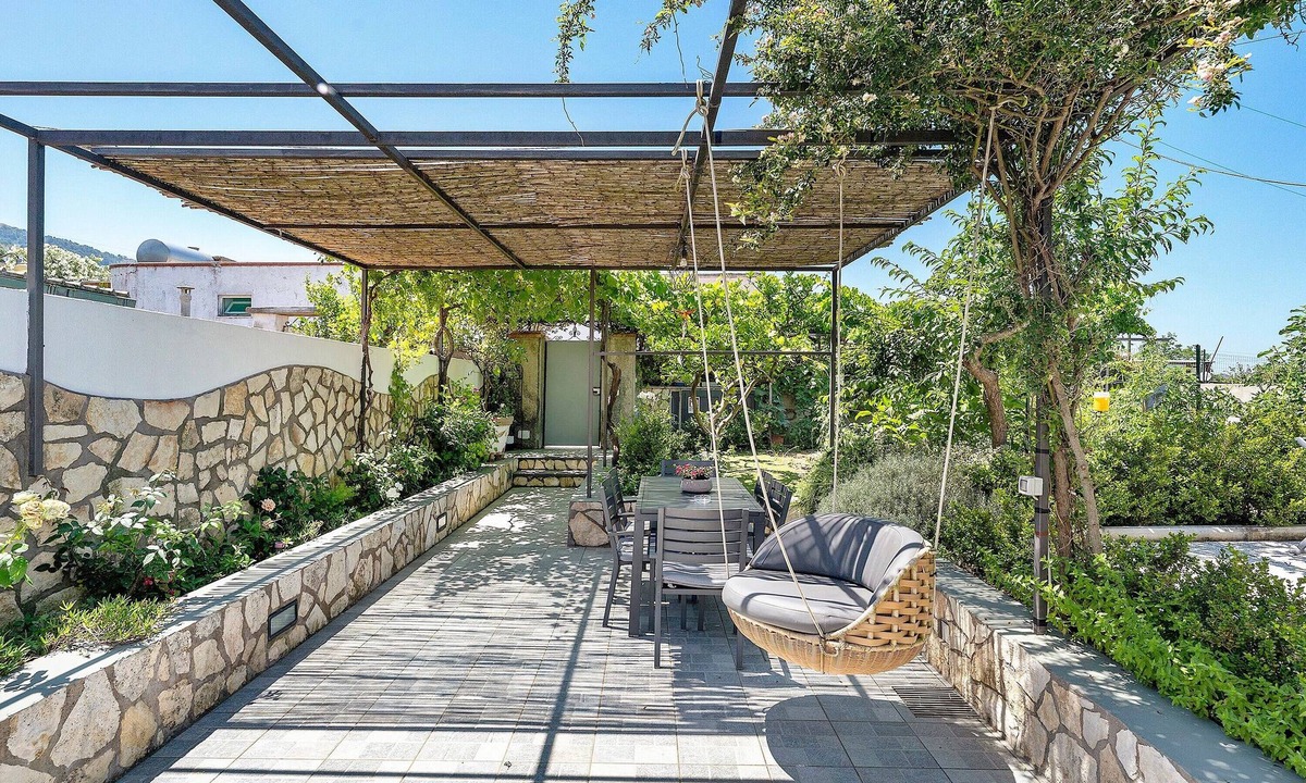 Anacapri Apartment | Apartment 'La Primavera' with Mountain View, Wi-Fi and Air Conditioning
