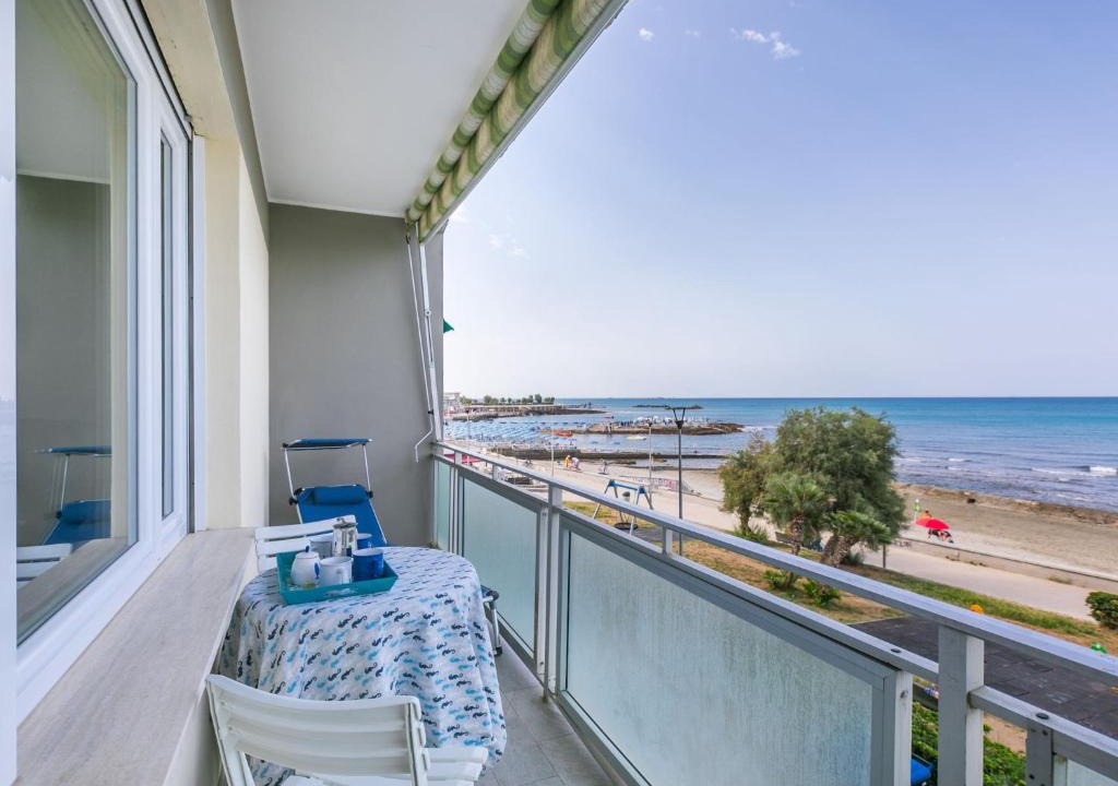 Rosignano Solvay Apartment | Apartment Massimo Beach House by Interhome