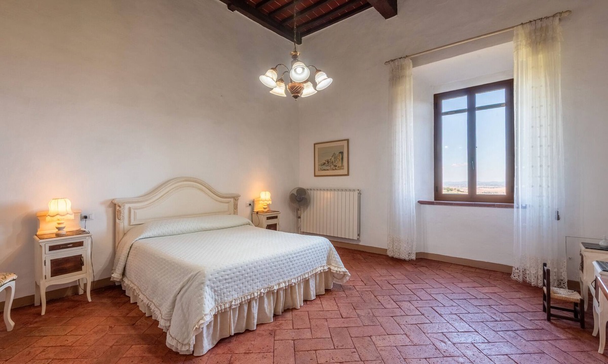 Monteroni d'Arbia Apartment | Apartment 'Memories' Farm Stay with View of Siena