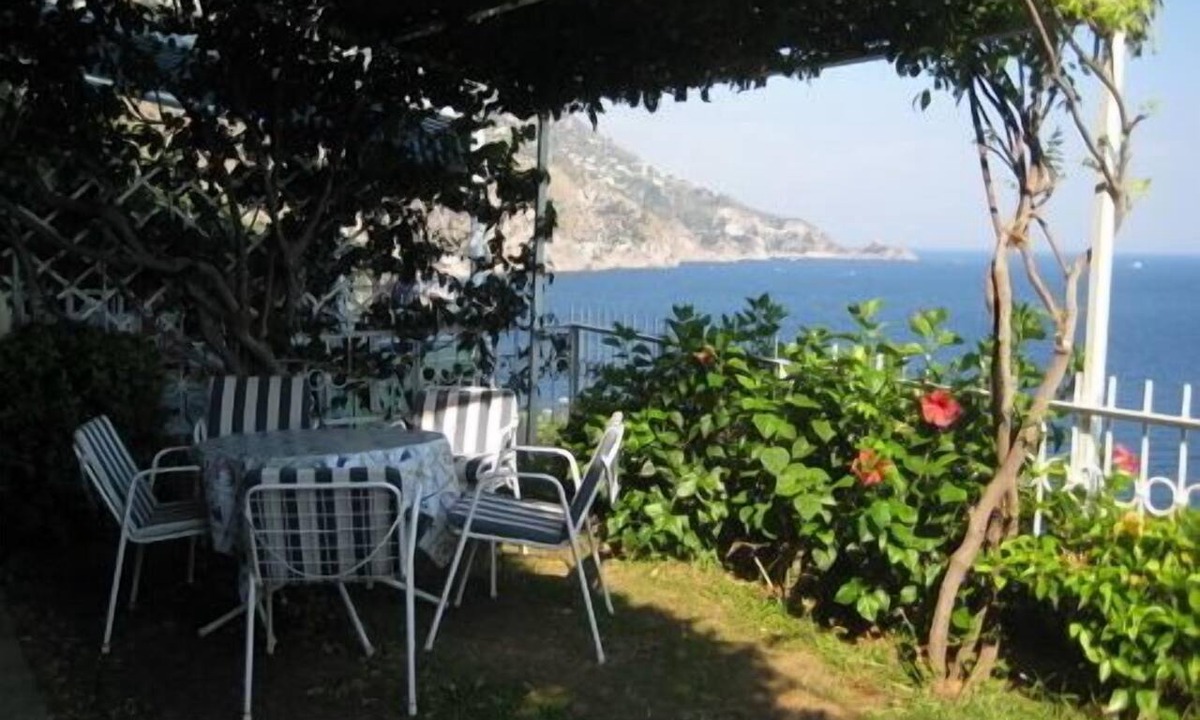Praiano Apartment | Apartment overlooking the sea with private terrace, private access to the sea.
