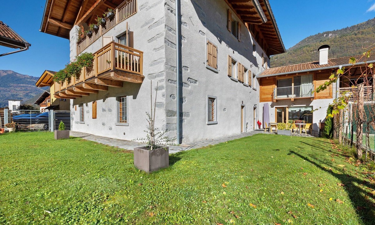 Ragoli Apartment | Apartment 'Saone' with Mountain View, Shared Garden and Wi-Fi
