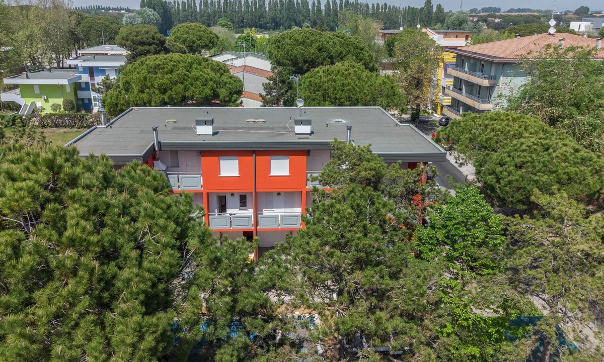 Bibione Apartment | Apartment 'Villa Luca Trilocale 1' with Pool and air conditioning
