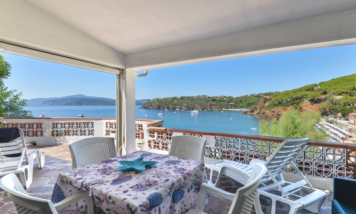 Innamorata Apartment | Apartment 'Villa Oda - Monolocale Sul Mare' with Sea View, Wi-Fi and Air Conditioning