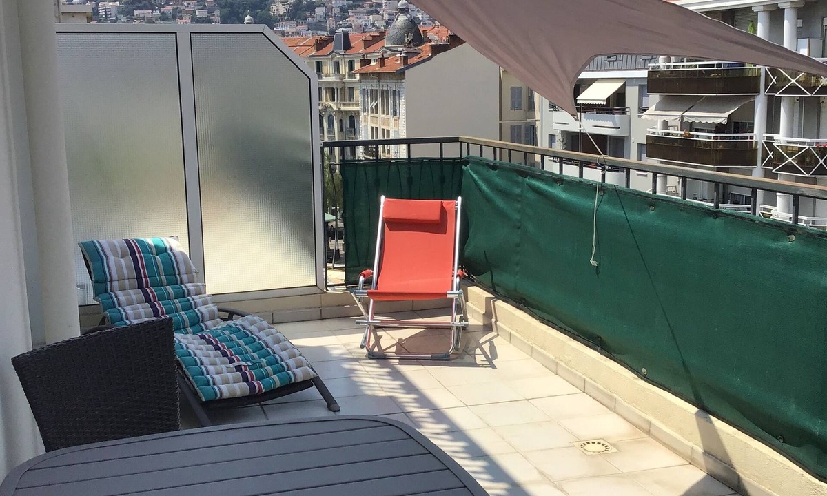 Liberation Apartment | APARTMENT WITH TERRACE LIBERATION DISTRICT