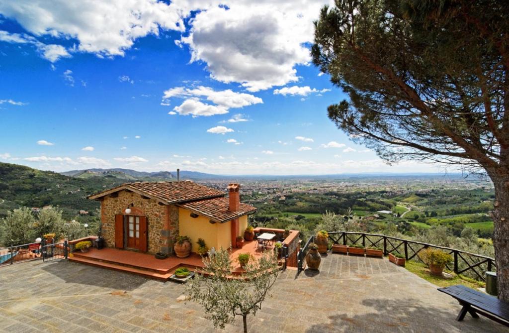 Massa e Cozzile Apartment | Appartamenti I Sette Borghi
