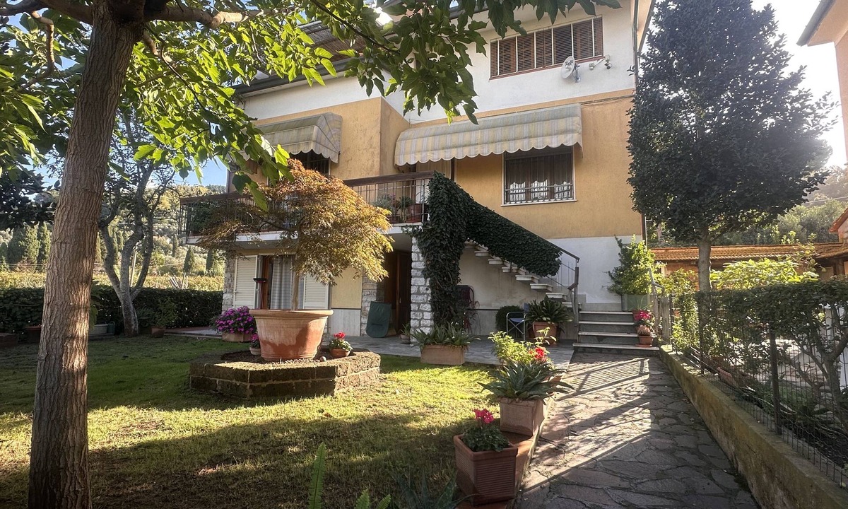 Massaciuccoli Apartment | Appartamento Raffaello in riva al lago con giardino e piscina