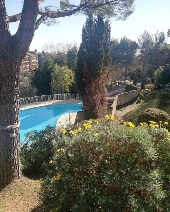 Vence Apartment | Appartement 2 pièces avec parking privé, terrasse et piscine partagée