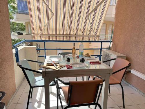 Frejus Port Apartment | Appartement cosy à Port Fréjus: climatisé, proche plage, commerces et garage - 4 couchages - FR-1-226A-176