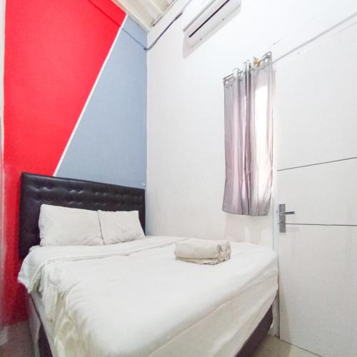 Jombang Hotel | Ariska Room near Alun Alun Jombang RedPartner