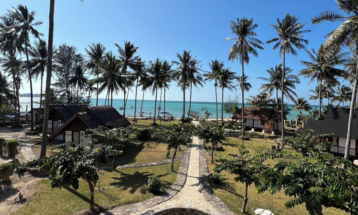 Karimunjava Hotel | Arys lagoon bungalow & hotel