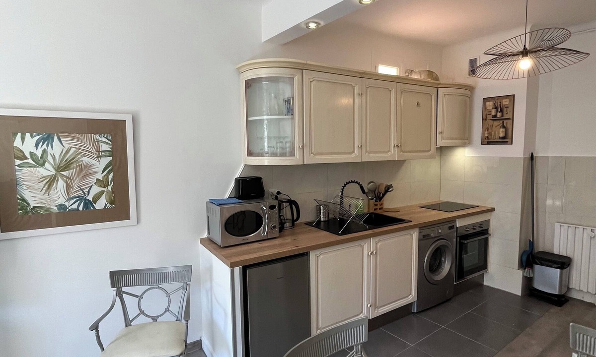 Lepante Quarter Apartment | ATYPICAL AND ORIGINAL APARTMENT (2 Kitchens. 1 Bathroom. 1 Shower room. 2 WC)