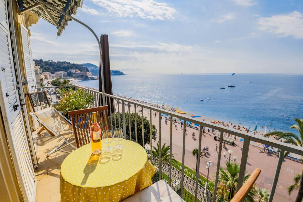 Old Town Apartment | AU BEAU RIVAGE AP2049 by RIVIERA HOLIDAY HOMES