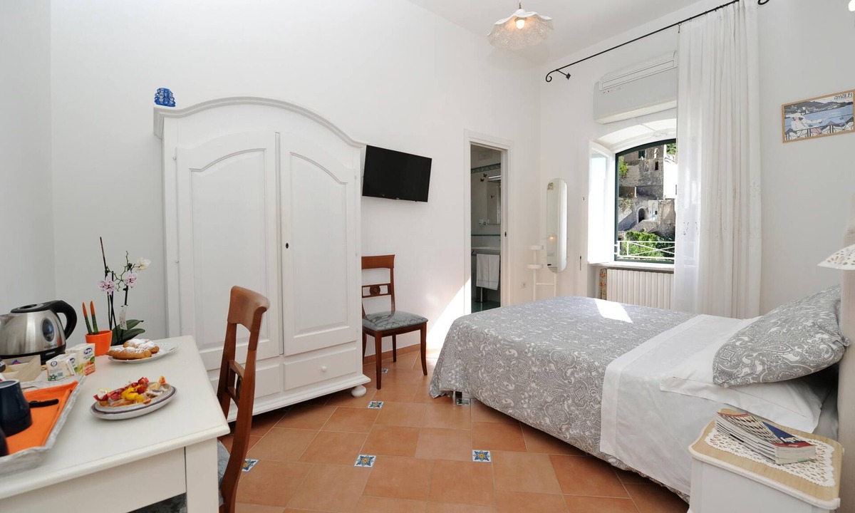 Amalfi Bed & Breakfast | B&B La Cascata Camera Positano