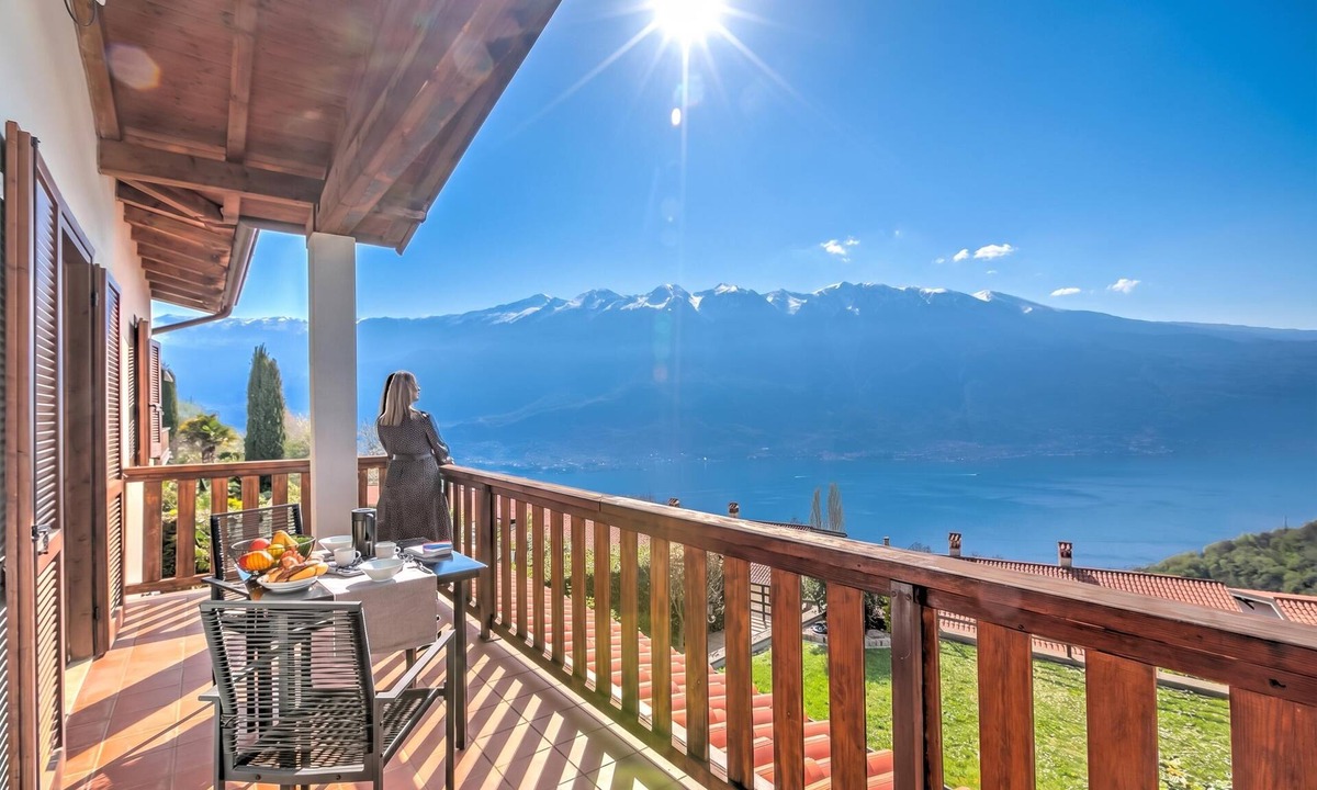 Pregasio Apartment | Balcone sul Lago - Apartment with Amazing View Terrace, Tremosine, Italy