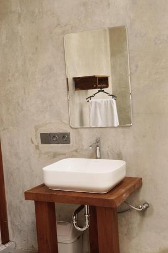 Batu Karas Hotel | Banana surf and stay