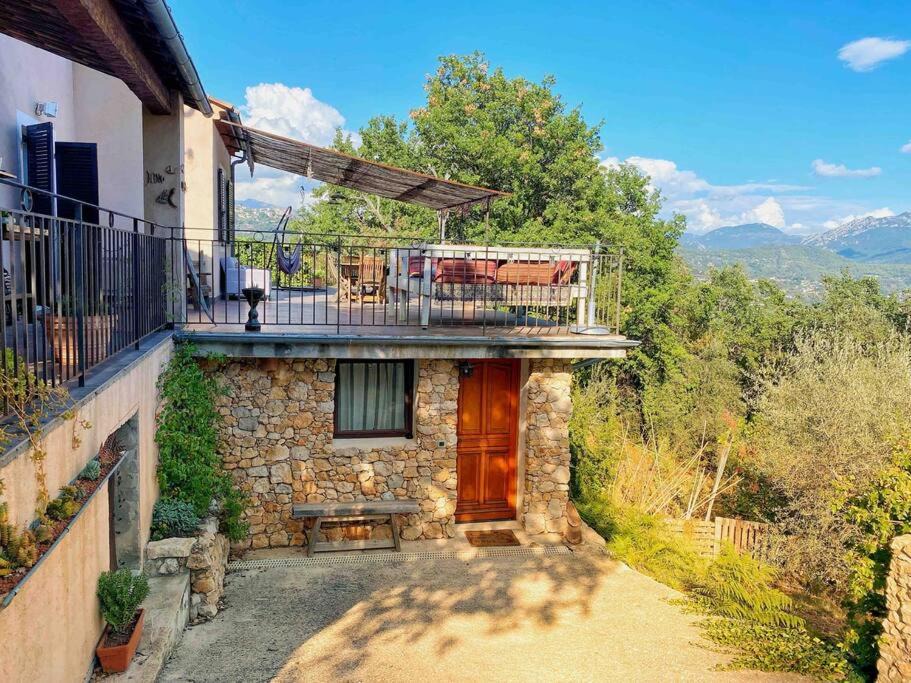 Chateauneuf-Villevieille Apartment | Bas de villa au milieu des oliviers.