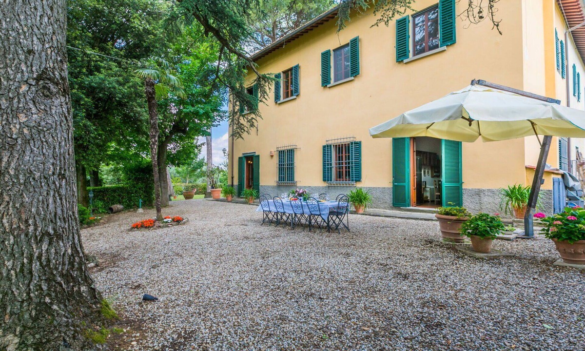 San Casciano in Val di Pesa House | Beautiful private villa for 9 people with hot tub, WIFI, TV, patio and panoramic view