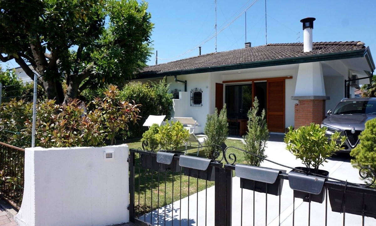 Porto Santa Margherita Villa | Beachside villa with private garden