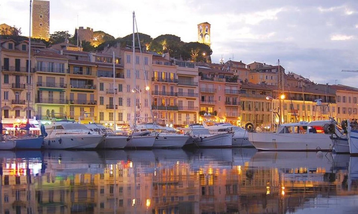 Cannes City Centre Apartment | Beautiful and cozy - super center (Rue Hoche) -A/C