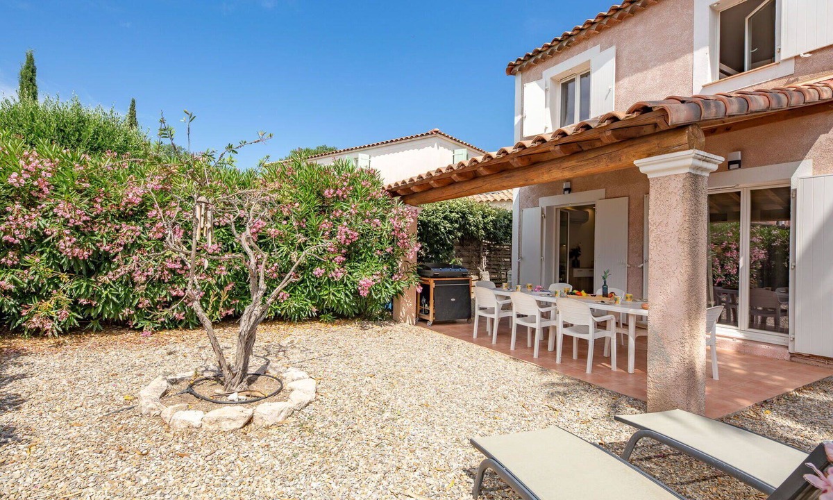 La Rouviere Apartment | Beautiful apartment for 8 people with A/C, pool, WIFI, TV and patio