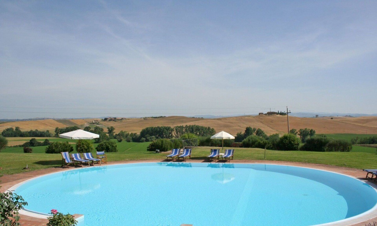 Monteroni d'Arbia Apartment | Beautiful apartment for 2 people with pool, WIFI and panoramic view, close to Siena