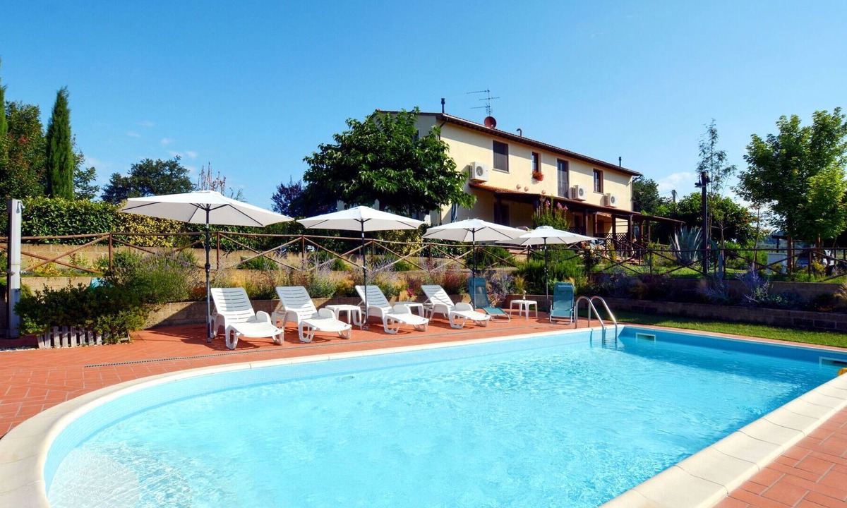 Certaldo Villa | Beautiful apartment in villa for 6 people with pool, A/C, WIFI, TV, patio, pets allowed and park...