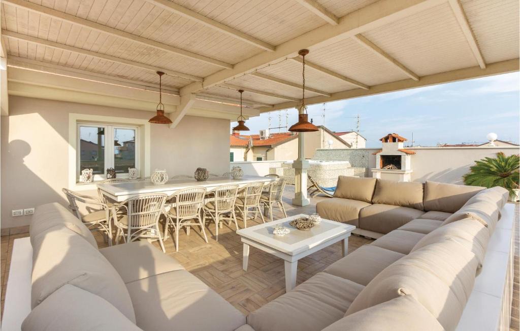 Viareggio Apartment | Beautiful apartment in Viareggio with 3 Bedrooms, Jacuzzi and Sauna