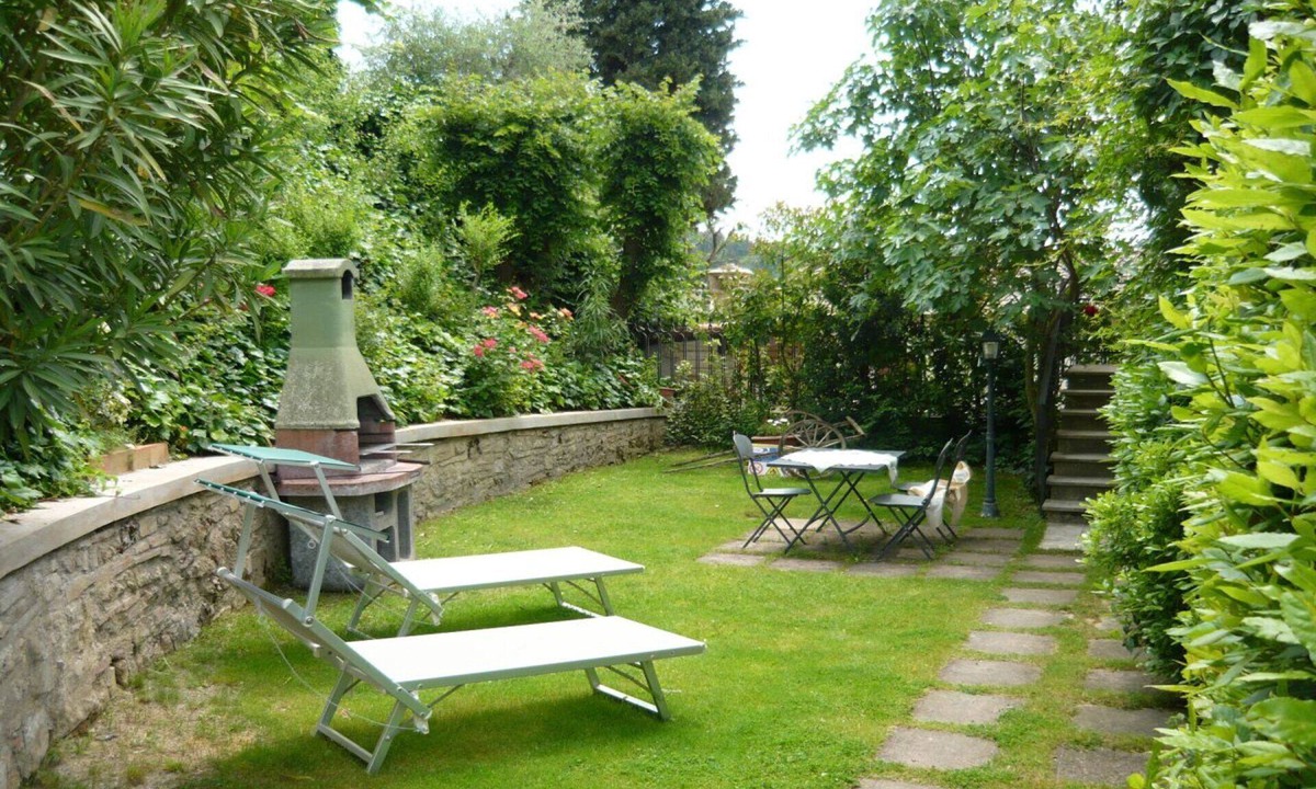 Gavignano Villa | Beautiful apartment in villa for 2 guests with WIFI, A/C, pool, TV and patio, close to San Gimig.