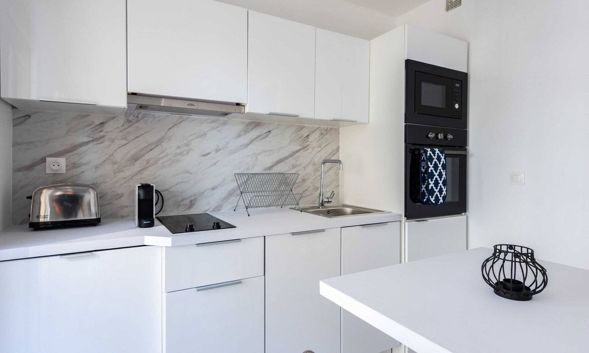 Juan-les-Pins Apartment | Beautiful flat with balcony - 200m from the beach