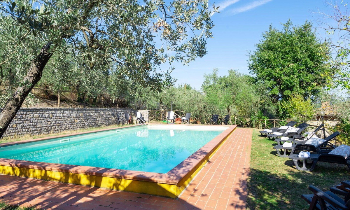 Montevarchi Villa | Beautiful private villa with private pool, WIFI, TV, balcony, pets allowed and panoramic view