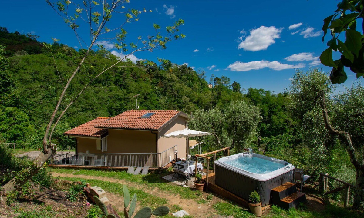Macchino House | Beautiful private villa for 6 guests with hot tub, WIFI, private pool, TV, patio and pets allowed