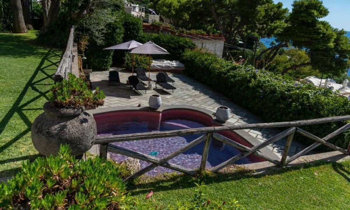Marina Piccola Villa | Beautiful seaside home with pool +10% DISCOUNT ON BOOKINGS OVER 7 DAYS