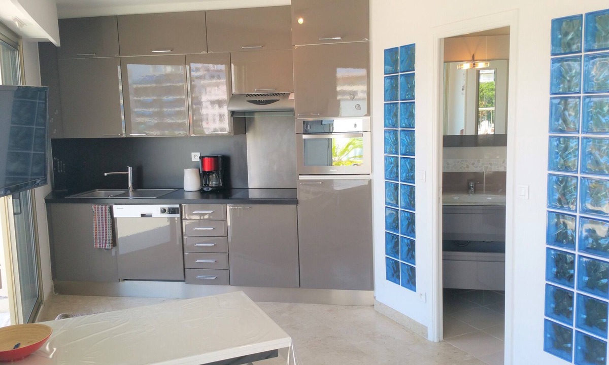 Juan-les-Pins Apartment | Beautiful Studio Roof Terrace Panoramic View Full Center 3 min Beach