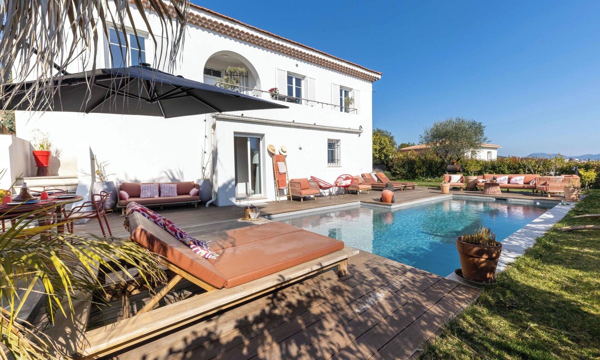 Saint-Roman Villa | Beautiful villa - garden - pool - sea view