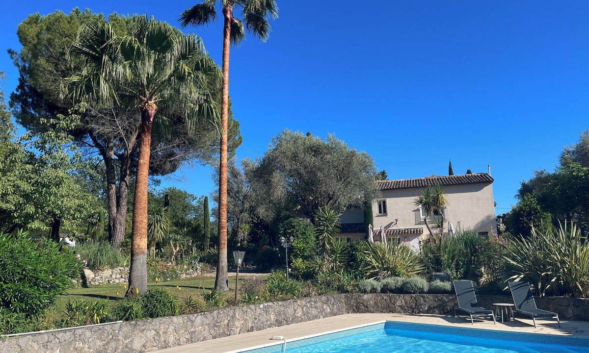 Grasse Villa | Beautiful villa with spectacular pool, gardens and views