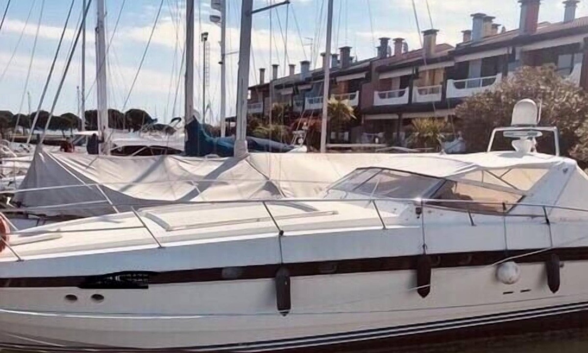 Aprilia Marittima Boat Rental | Bed & boat Lignano