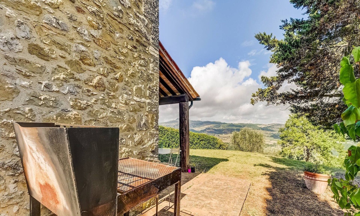 Celle sul Rigo Villa | Belvilla by OYO Typical country house with pool