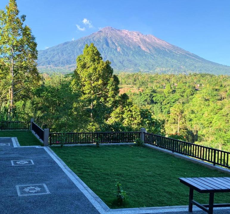 Menanga House | BESAKIH HOMESTAY